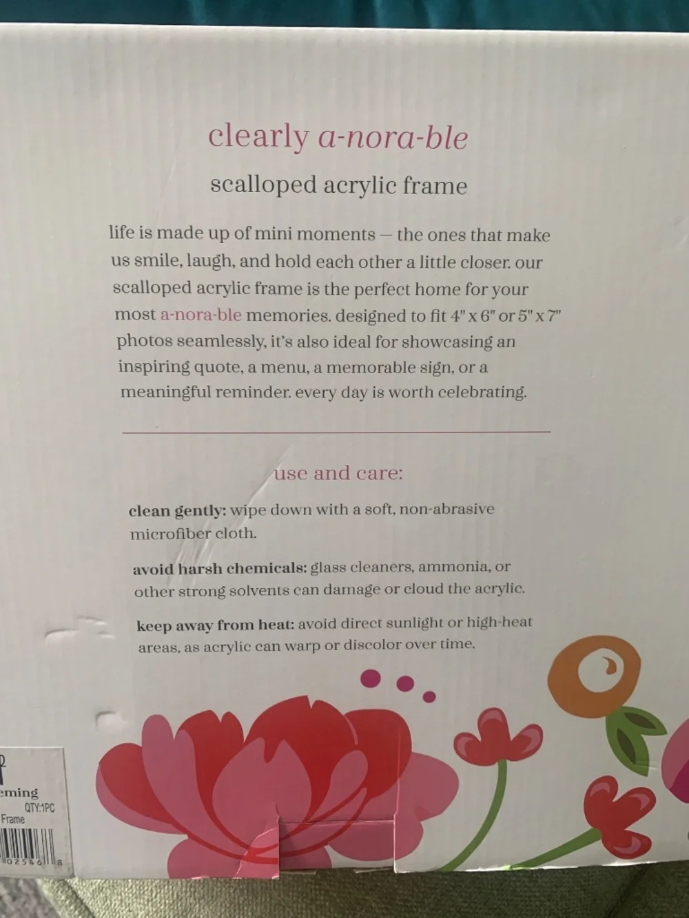 NIB--store display--Nora Fleming A-Nora-ble Scalloped Acrylic Frame